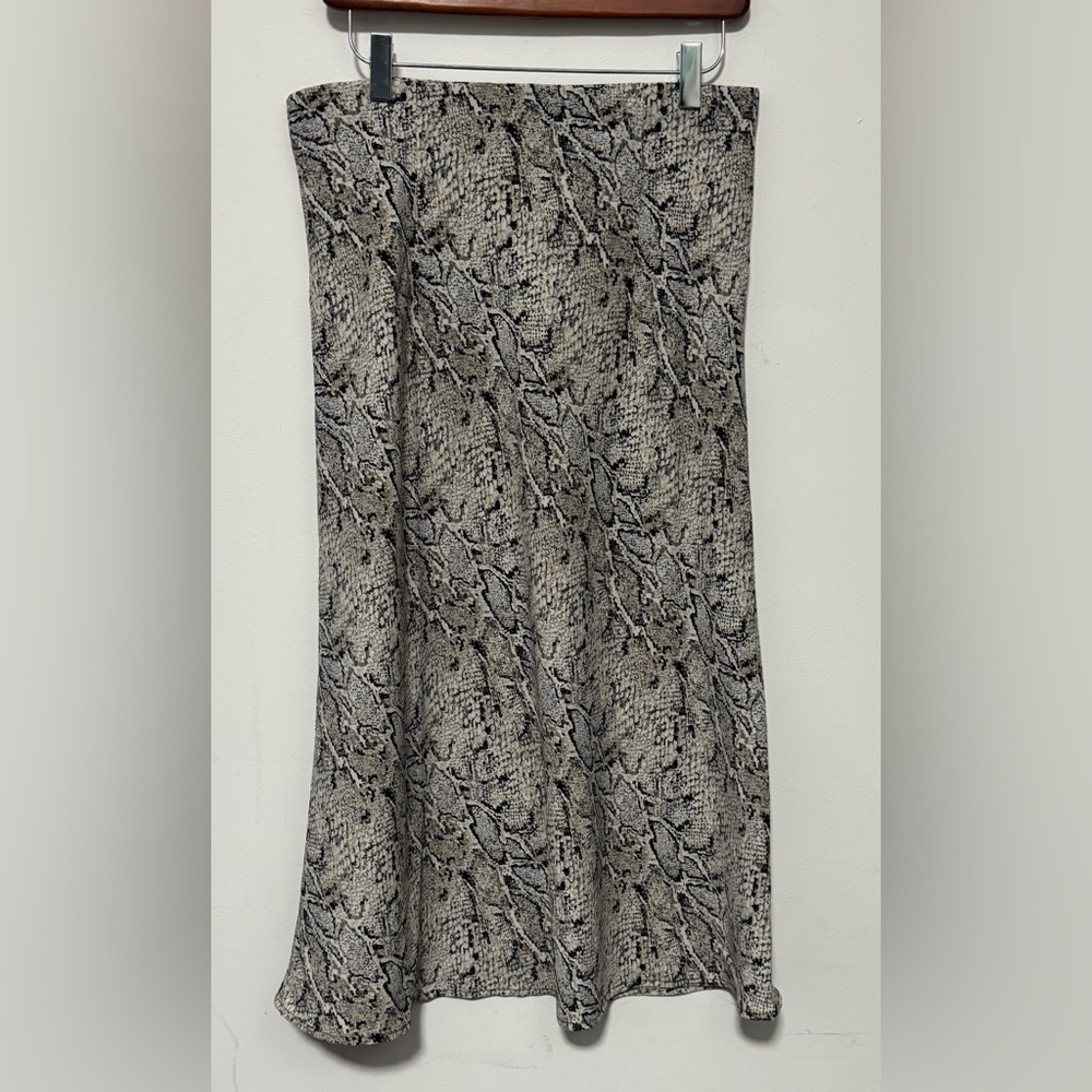 Rachel Zoe Elegant Snakeskin Print Women's long maxi Skirt size 6 snake EUC